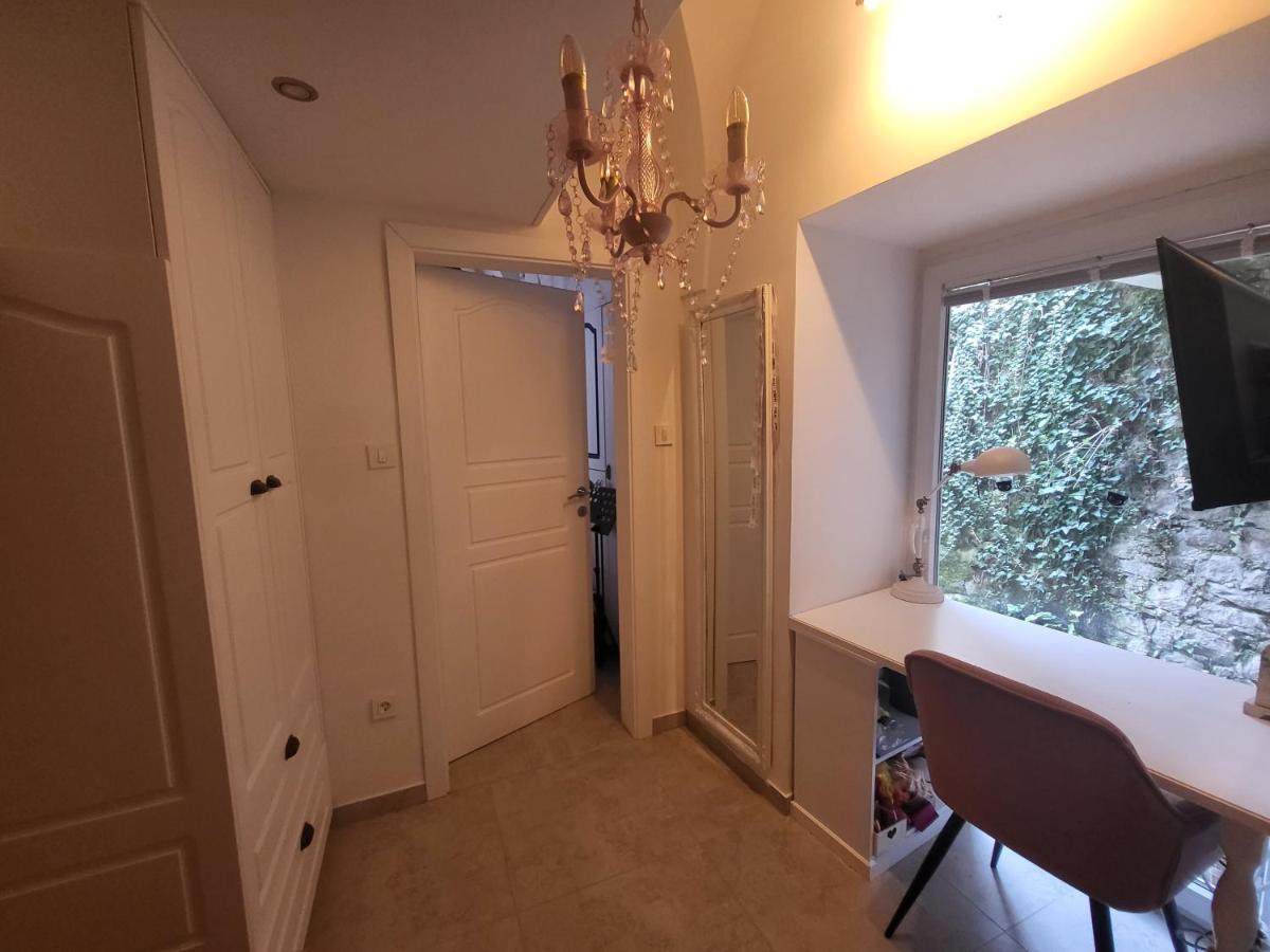 Vintage Apartment In The City Centre Old Town Lubiana Esterno foto