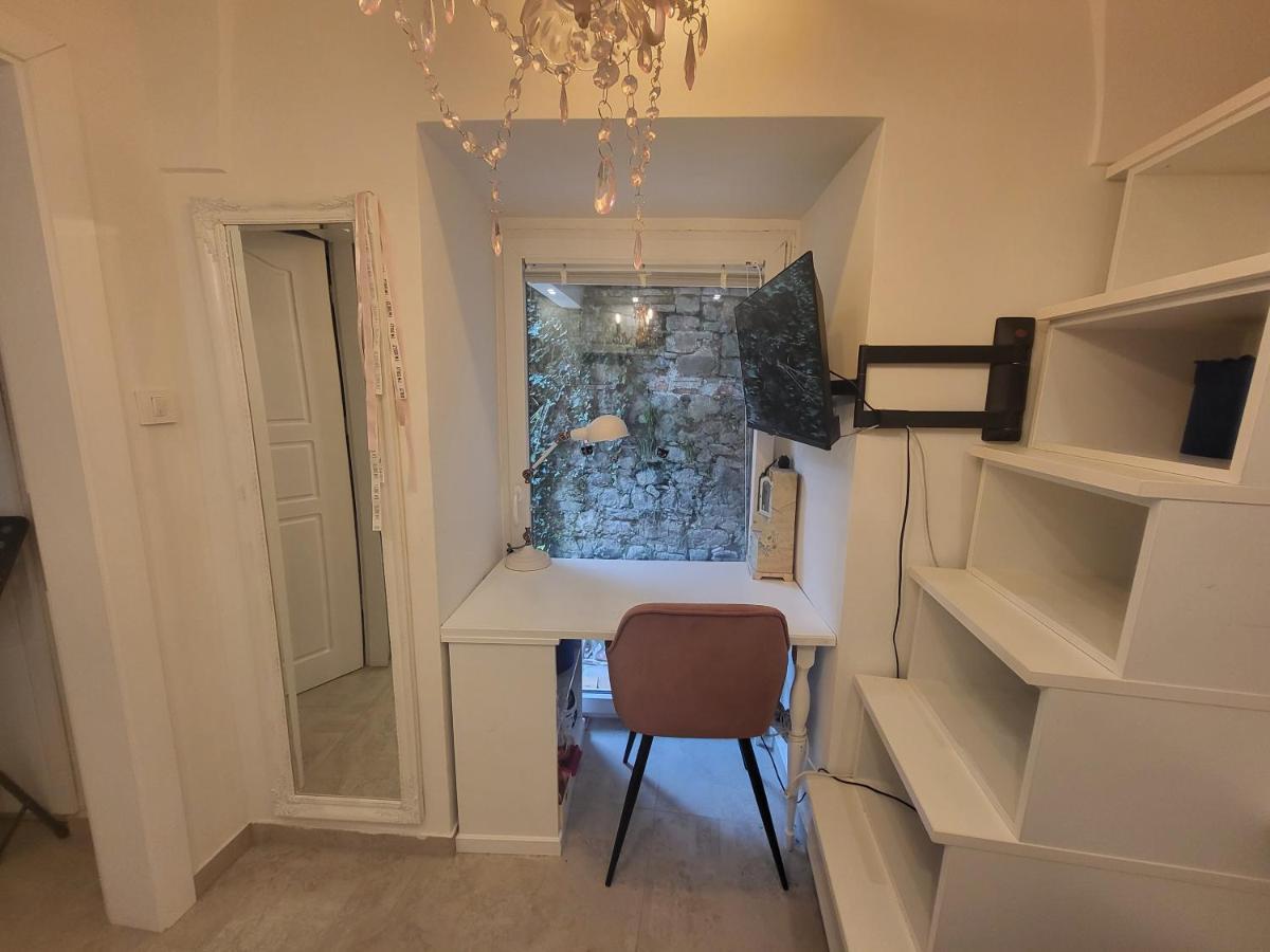 Vintage Apartment In The City Centre Old Town Lubiana Esterno foto