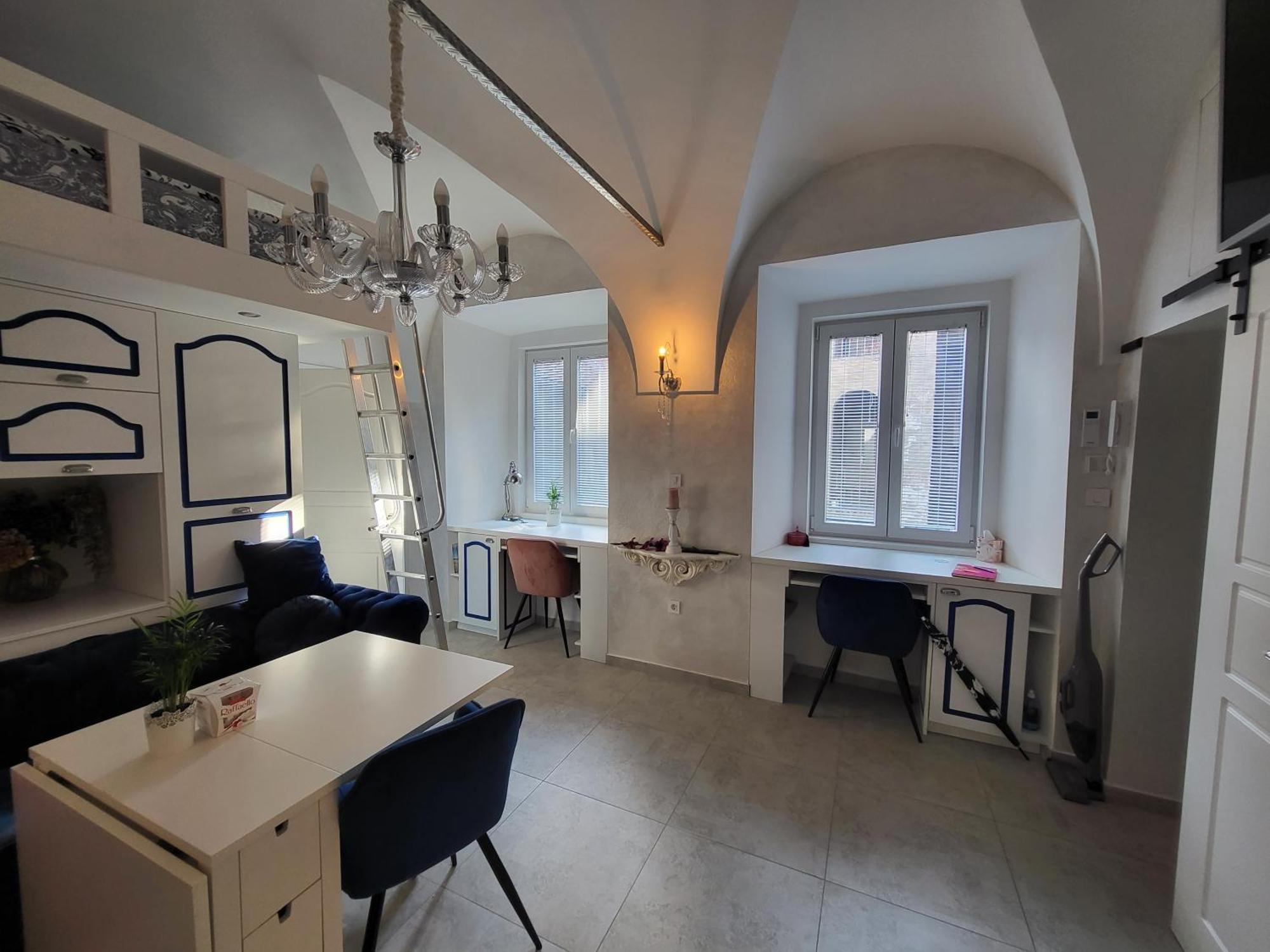 Vintage Apartment In The City Centre Old Town Lubiana Esterno foto